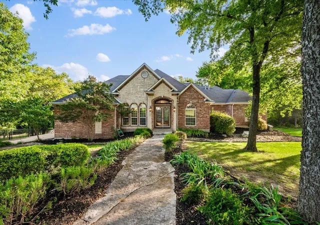 Photo 1 of Single family home for sale at 2643 Creekwood Dr, Cedar Hill, TX 75104 | MLS# 21335559 | Listing updated on 2026-09-13