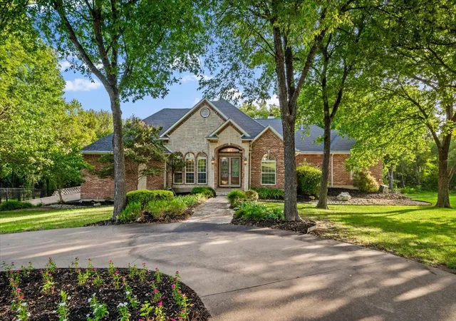 Photo 2 of Single family home for sale at 2643 Creekwood Dr, Cedar Hill, TX 75104 | MLS# 21335559 | Listing updated on 2026-09-13