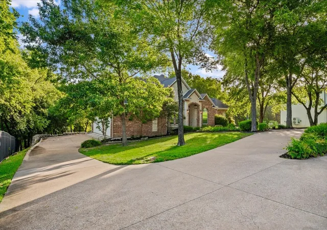 Photo 3 of Single family home for sale at 2643 Creekwood Dr, Cedar Hill, TX 75104 | MLS# 21335559 | Listing updated on 2026-09-13