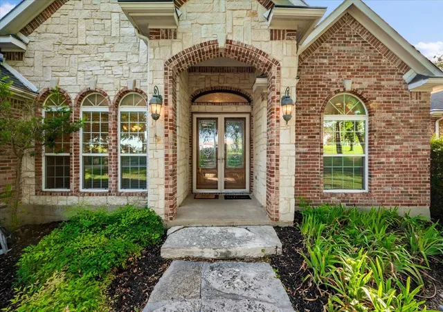 Photo 3 of Single family home for sale at 2643 Creekwood Dr, Cedar Hill, TX 75104 | MLS# 21335559 | Listing updated on 2026-09-13