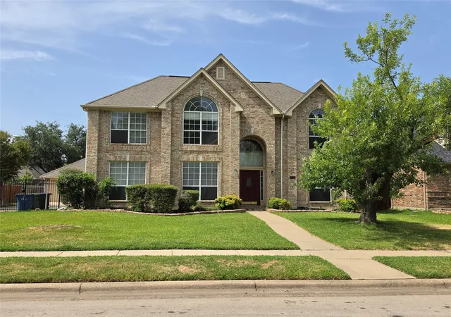 Photo 2 of Single family home for sale at 2720 Springhill Dr, Grapevine, TX 76051 | MLS# 21335308 | Listing updated on 2026-09-27