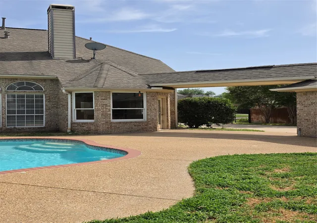 Photo 3 of Single family home for sale at 2720 Springhill Dr, Grapevine, TX 76051 | MLS# 21335308 | Listing updated on 2026-09-27