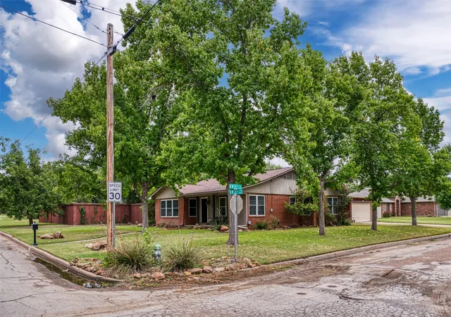 Photo 2 of Single family home for sale at 1202 Nw 4th Ave, Mineral Wells, TX 76067 | MLS# 21335339 | Listing updated on 2026-09-14