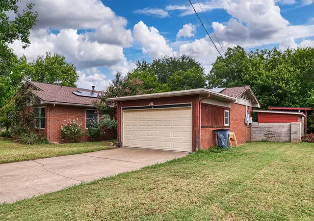 Photo 3 of Single family home for sale at 1202 Nw 4Th Ave, Mineral Wells, TX 76067 | MLS# 21335339 | Listing updated on 2026-09-14