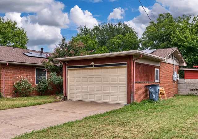 Photo 4 of Single family home for sale at 1202 Nw 4Th Ave, Mineral Wells, TX 76067 | MLS# 21335339 | Listing updated on 2026-09-14