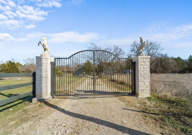 Photo 1 of Single family home for sale at 1006 S Clark Rd, Cedar Hill, TX 75104 | MLS# 21335738 | Listing updated on 2026-09-13