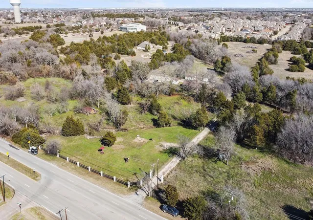 Photo 2 of Single family home for sale at 1006 S Clark Rd, Cedar Hill, TX 75104 | MLS# 21335738 | Listing updated on 2026-09-13