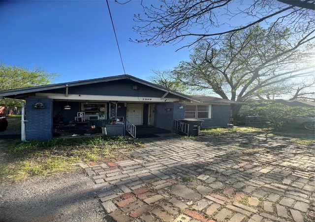 Photo 2 of Single family home for sale at 3208 Knox St, Fort Worth, TX 76119 | MLS# 21335793 | Listing updated on 2026-09-11