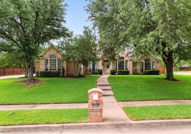Photo 3 of Single family home for sale at 8904 Thornway Dr, North Richland Hills, TX 76182 | MLS# 21335704 | Listing updated on 2026-10-03
