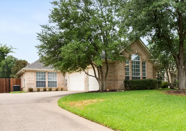 Photo 3 of Single family home for sale at 8904 Thornway Dr, North Richland Hills, TX 76182 | MLS# 21335704 | Listing updated on 2026-10-03