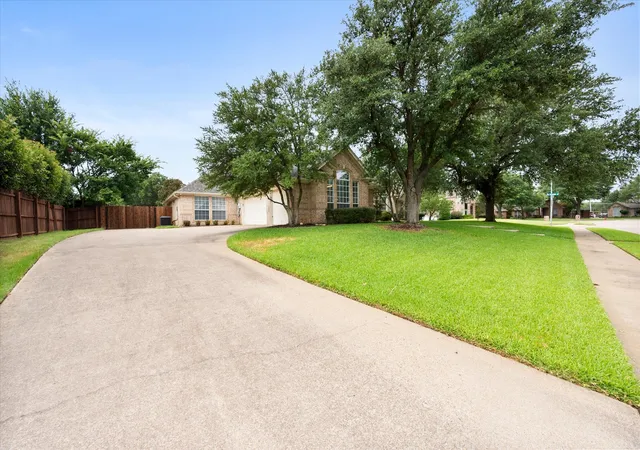 Photo 4 of Single family home for sale at 8904 Thornway Dr, North Richland Hills, TX 76182 | MLS# 21335704 | Listing updated on 2026-10-03