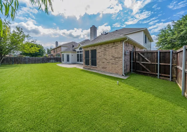 Photo 3 of Single family home for sale at 307 Dover Heights Trl, Mansfield, TX 76063 | MLS# 21331596 | Listing updated on 2026-07-31