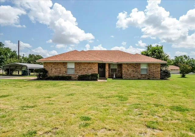 Photo 2 of Single family home for sale at 601 Deer Pond Dr, Willow Park, TX 76087 | MLS# 21335874 | Listing updated on 2026-07-29