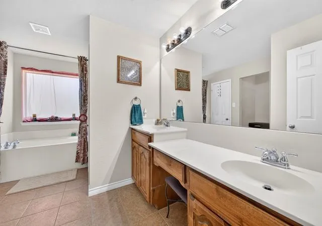 Photo 4 of Single family home for sale at 804 Bur Oak Dr, Burleson, TX 76028 | MLS# 21336025 | Listing updated on 2026-08-02