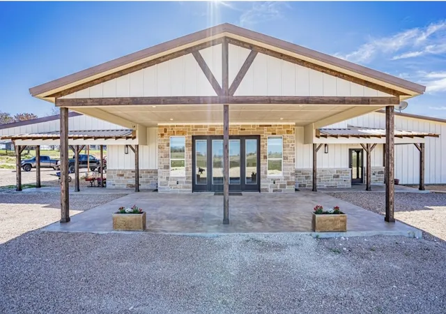 Photo 3 of Single family home for sale at 8900 Nix Rd, Tolar, TX 76476 | MLS# 21335113 | Listing updated on 2026-09-14