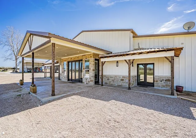 Photo 4 of Single family home for sale at 8900 Nix Rd, Tolar, TX 76476 | MLS# 21335113 | Listing updated on 2026-09-14