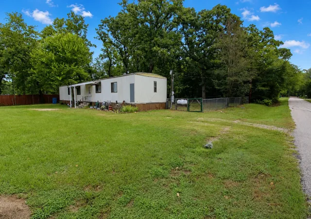 Photo 2 of Sale Pending at 921 Crown Dr, Tool, TX 75143 | MLS# 21335999 | Listing updated on 2026-09-21