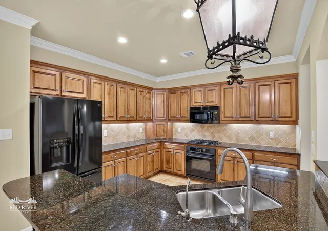 Photo 4 of Single family home for sale at 122 Hallette Dr, Shreveport, LA 71115 | MLS# 21336053 | Listing updated on 2026-09-08