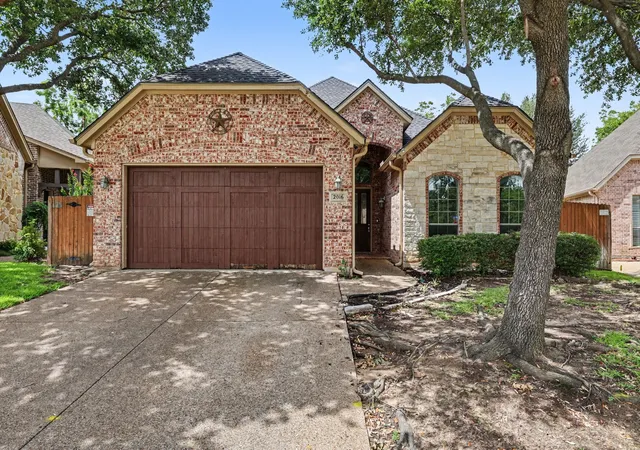 Photo 1 of Single family home for sale at 2016 Kodiak Ct, Arlington, TX 76013 | MLS# 21335912 | Listing updated on 2026-09-11