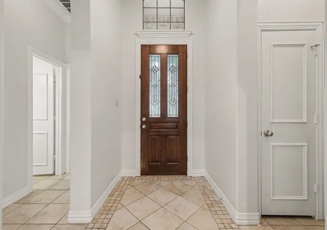 Photo 3 of Single family home for sale at 2016 Kodiak Ct, Arlington, TX 76013 | MLS# 21335912 | Listing updated on 2026-09-11