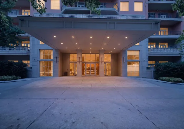 Listing Photo 4 - Condo for sale in building located at 3535 Gillespie St, Dallas, TX 75219 - Unit #104