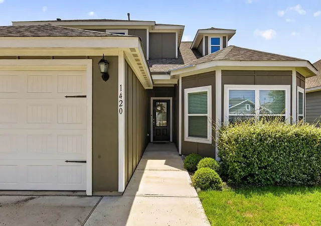 Photo 1 of Single family home for sale at 1420 Sunkiss Dr, Fort Worth, TX 76140 | MLS# 21336420 | Listing updated on 2026-09-14