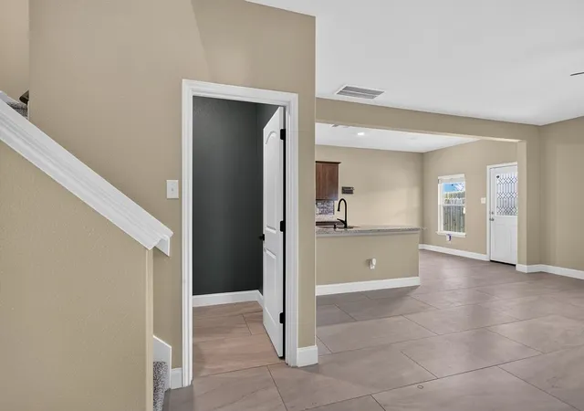 Photo 2 of Single family home for sale at 1420 Sunkiss Dr, Fort Worth, TX 76140 | MLS# 21336420 | Listing updated on 2026-09-14