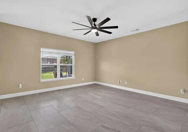Photo 4 of Single family home for sale at 1420 Sunkiss Dr, Fort Worth, TX 76140 | MLS# 21336420 | Listing updated on 2026-09-14