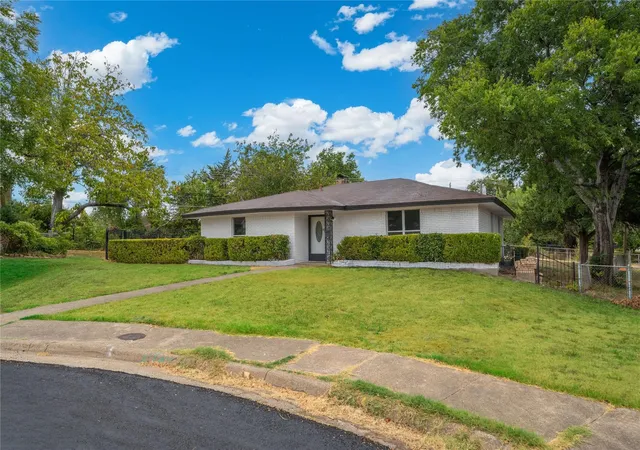 Photo 3 of Single family home for sale at 3707 Kimball Ridge Ct, Dallas, TX 75233 | MLS# 21336169 | Listing updated on 2026-09-09