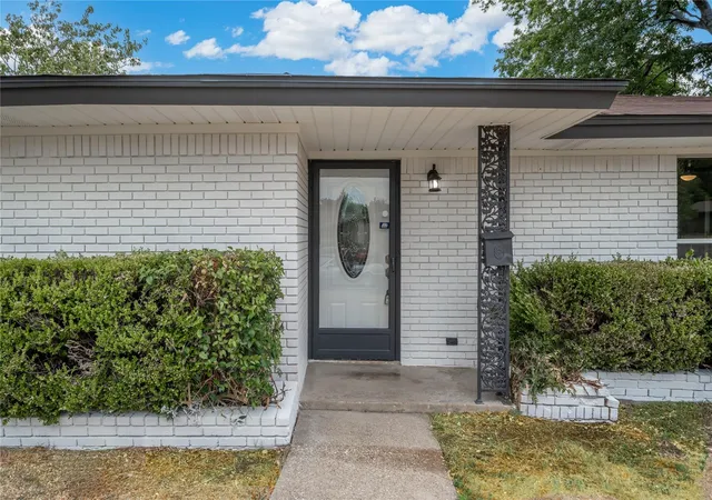 Photo 3 of Single family home for sale at 3707 Kimball Ridge Ct, Dallas, TX 75233 | MLS# 21336169 | Listing updated on 2026-10-07