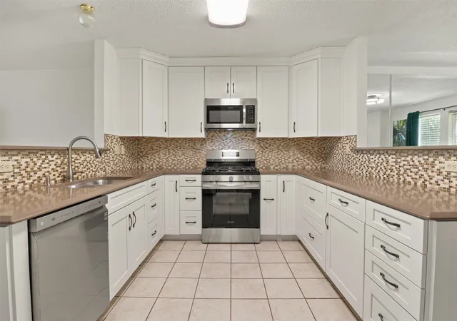 Photo 3 of Single family home for sale at 1428 Creekview Dr, Lewisville, TX 75067 | MLS# 21334283 | Listing updated on 2026-09-14