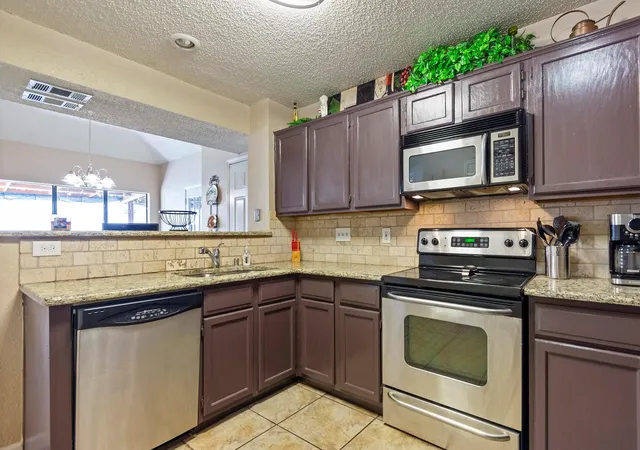 Photo 3 of Sale Pending at 2920 Peninsula Wy, Carrollton, TX 75007 | MLS# 21336433 | Listing updated on 2026-09-12
