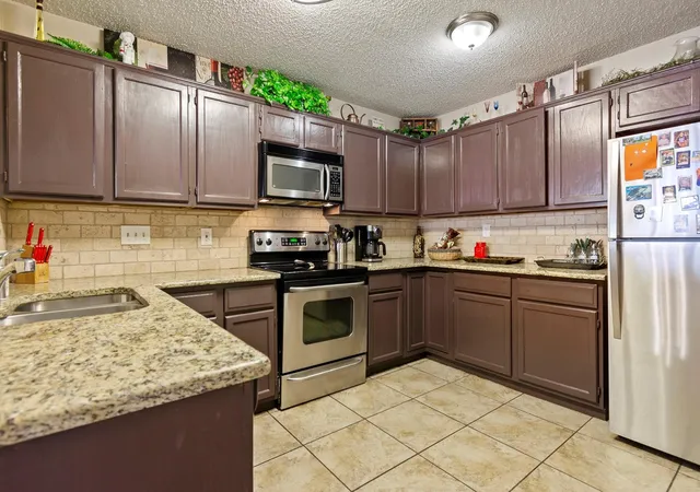 Photo 3 of Sale Pending at 2920 Peninsula Wy, Carrollton, TX 75007 | MLS# 21336433 | Listing updated on 2026-09-12