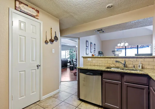 Photo 4 of Sale Pending at 2920 Peninsula Wy, Carrollton, TX 75007 | MLS# 21336433 | Listing updated on 2026-09-12