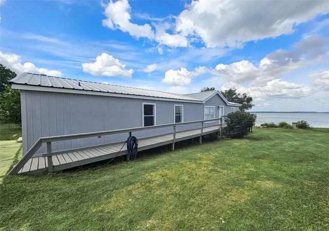 Photo 3 of Manufactured home for sale at 372 Meadow Pond Ct, Runaway Bay, TX 76426 | MLS# 21336500 | Listing updated on 2026-09-14