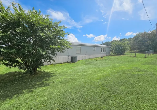 Photo 4 of Manufactured home for sale at 372 Meadow Pond Ct, Runaway Bay, TX 76426 | MLS# 21336500 | Listing updated on 2026-09-28