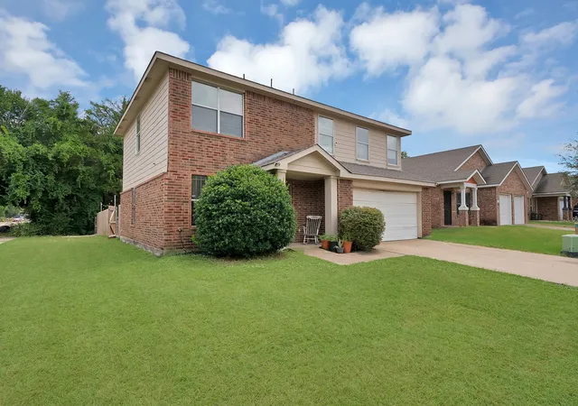 Photo 3 of Single family home for sale at 3372 Mojave Dr, Dallas, TX 75241 | MLS# 21334444 | Listing updated on 2026-07-28