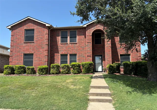 Photo 1 of Sale Pending at 1229 Longleaf Dr, Cedar Hill, TX 75104 | MLS# 21336575 | Listing updated on 2026-09-16