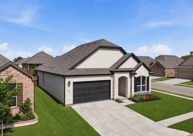 Photo 2 of Single family home for sale at 900 Summer, Justin, TX 76247 | MLS# 21336586 | Listing updated on 2026-10-01