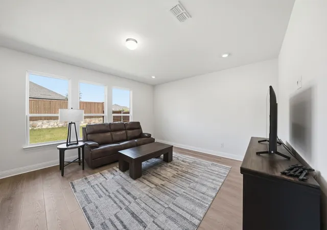 Photo 4 of Single family home for sale at 900 Summer, Justin, TX 76247 | MLS# 21336586 | Listing updated on 2026-10-01