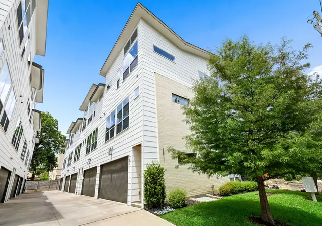 Photo 1 of Condo for sale at 5811 Lindell Ave #102, Dallas, TX 75206 | MLS# 21335950 | Listing updated on 2026-09-12