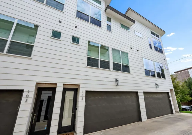Photo 2 of Condo for sale at 5811 Lindell Ave #102, Dallas, TX 75206 | MLS# 21335950 | Listing updated on 2026-09-12