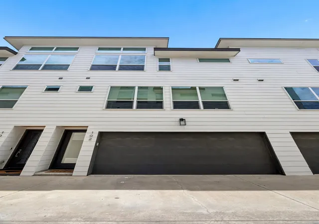 Photo 3 of Condo for sale at 5811 Lindell Ave #102, Dallas, TX 75206 | MLS# 21335950 | Listing updated on 2026-09-12