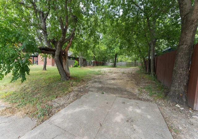 Photo 1 of Land for sale at 502 Rayenell Ave, Dallas, TX 75217 | MLS# 21334743 | Listing updated on 2026-09-11