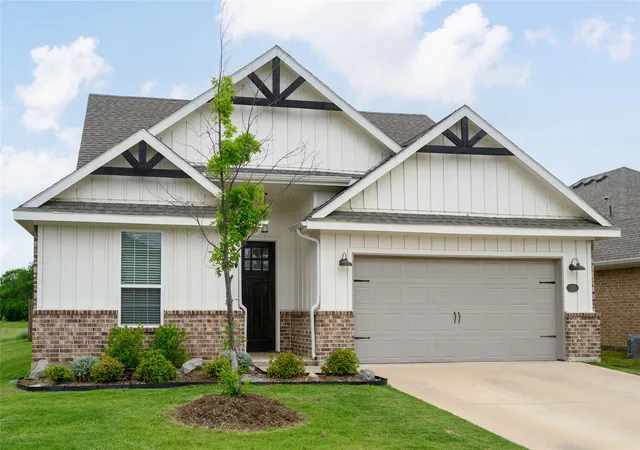 Photo 1 of Single family home for sale at 300 Bronco Dr, Pilot Point, TX 76258 | MLS# 21296200 | Listing updated on 2026-09-10