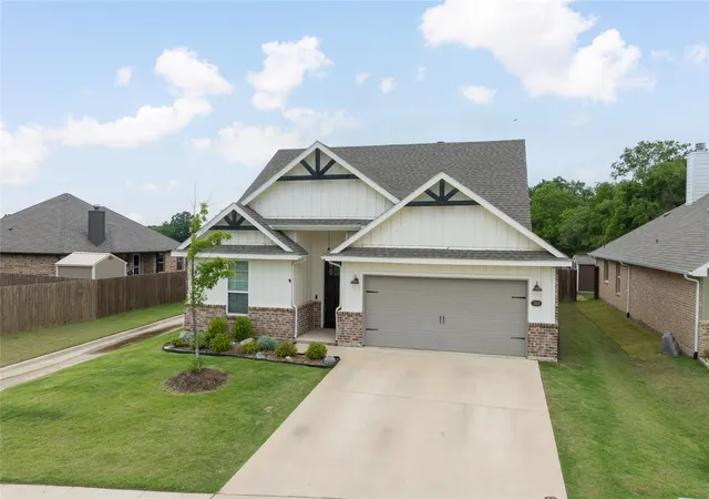 Photo 3 of Single family home for sale at 300 Bronco Dr, Pilot Point, TX 76258 | MLS# 21296200 | Listing updated on 2026-09-10