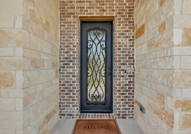 Photo 4 of Single family home for sale at 821 E 2Nd St, Weatherford, TX 76086 | MLS# 21334556 | Listing updated on 2026-09-11