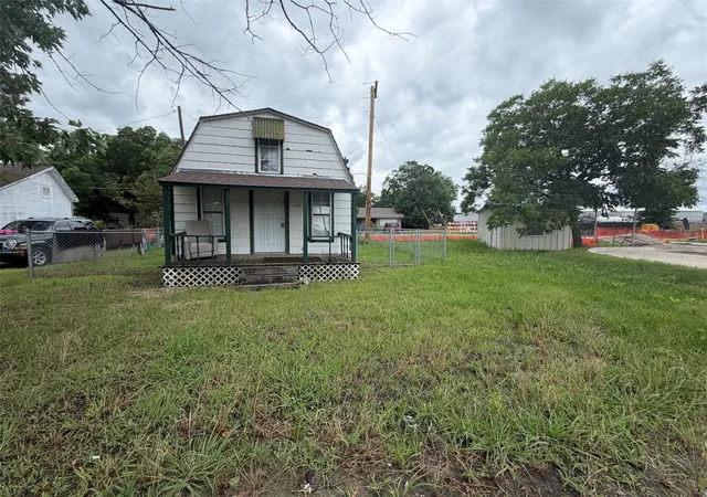 Photo 1 of Single family home for sale at 754 N Waco, Van Alstyne, TX 75495 | MLS# 21336734 | Listing updated on 2026-09-10