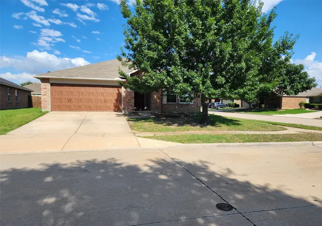 Photo 1 of Single family home for sale at 700 Swan Dr, Aubrey, TX 76227 | MLS# 21336451 | Listing updated on 2026-07-29
