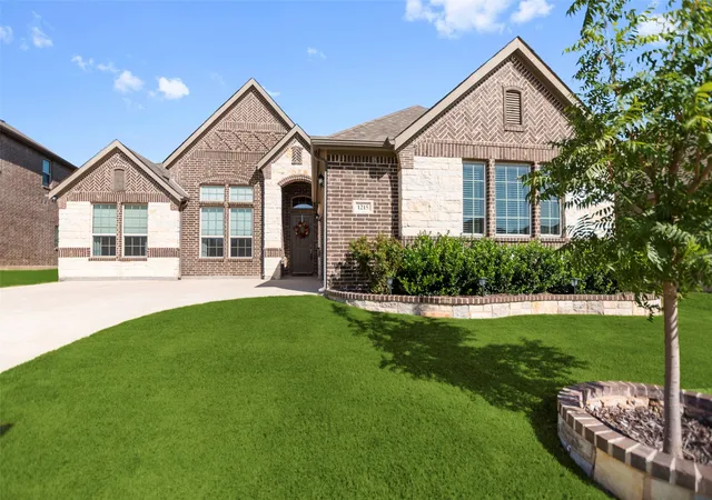 Photo 2 of Single family home for sale at 1215 Alderwood Dr, Justin, TX 76247 | MLS# 21335932 | Listing updated on 2026-09-28